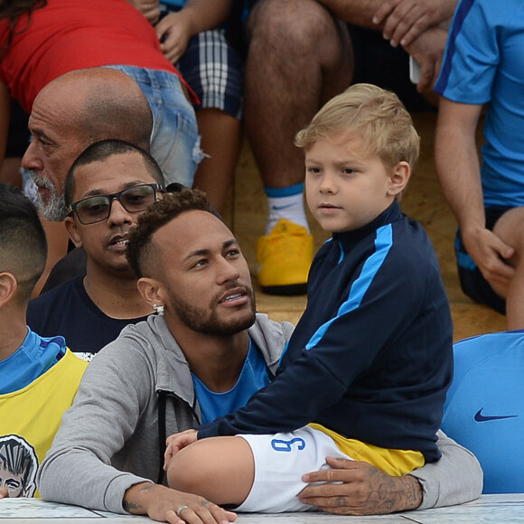 Neymar e filho brincam em festa de aniversário do amigo do jogador nesta sexta-feira, dia 05 de julho de 2019