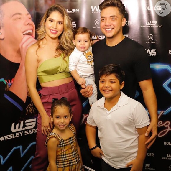 Fãs de Wesley Safadão apontam semelhança entre o cantor os dois filhos show neste sábado, dia 06 de julho de 2019