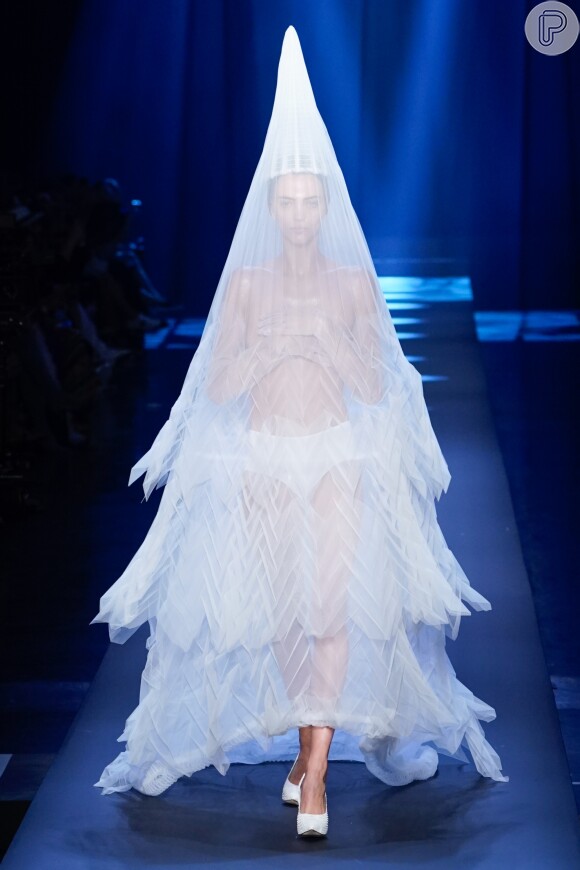 Vestidos de noiva da alta-costura: ousada, a noiva de Jean-Paul Gaultier tem um pé no deboche