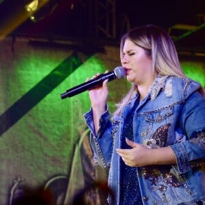 'Queria tudo isso. Mas Deus me quer forte, levando a minha música pro mundo e realizando todos os planos que Ele tem pra mim e aqui estamos nós, renovados e firmes pra cumprir com nosso propósito de vida', disse Marilia Mendonça