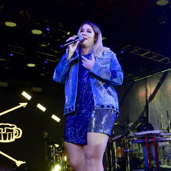 Marília Mendonça sente carência familiar por rotina intensa de shows: 'Queria curtir um pouco mais o colinho da minha mãe, queria poder ir ao cinema com meu irmão, queria jantar com eles, queria ficar com eles'