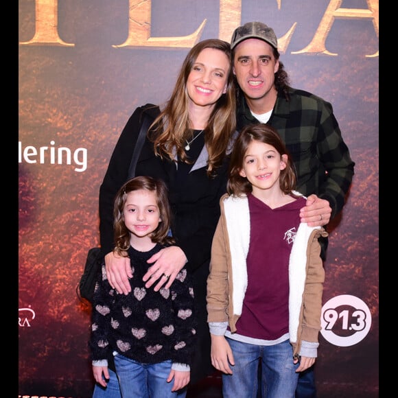 Pré-estreia do filme 'O Rei Leão' foi prestigiada pelo ex-tenista Fernando Meligeni, a mulher, Carol Hubner, e os filhos, Gael e Alice