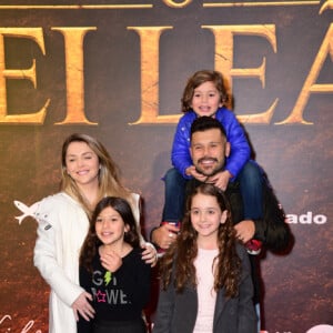 Dupla de Belutti, Marcos foi com a mulher, Lu Marchioto, e filhos Lizandra e Léo Marcos à pré-estreia do filme 'O Rei Leão'