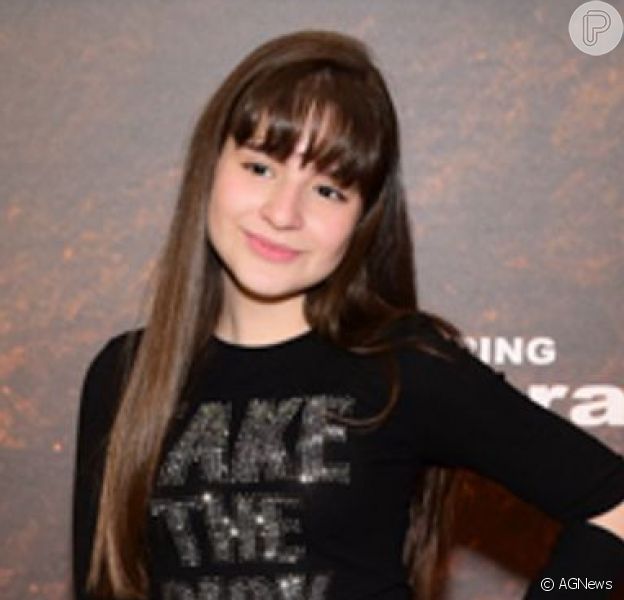 Sophia Valverde escolheu um jeans destroyed para a pré-estreia do filme 'O Rei Leão'