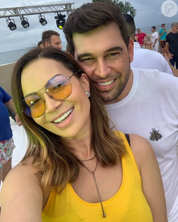 Solange Almeida usou sua rede social para se declarar ao marido, Leandro Andriani, pelos dois anos de casamento: 'Tenho certeza que esse é apenas o começo da nossa história'