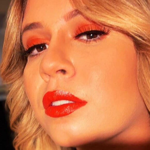 Marília Mendonça posou sexy neste sábado, 20 de julho de 2019, antes de mais um de seus shows
