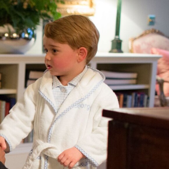 Filho de Kate Middleton e Príncipe William, George é minifã de futebol