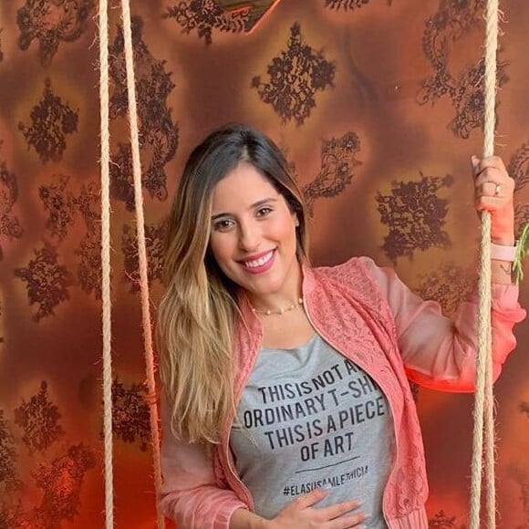 Camilla Camargo contou que precisou adaptar o closet durante a gravidez de Joaquim