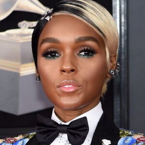 Janelle Monáe usa lace curtinha e dois tons em premiação