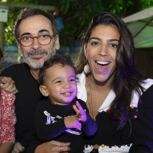 Benedita Casé é fruto da relação entre Regina Casé e o artista multimídia brasileiro Luiz Zerbini





















