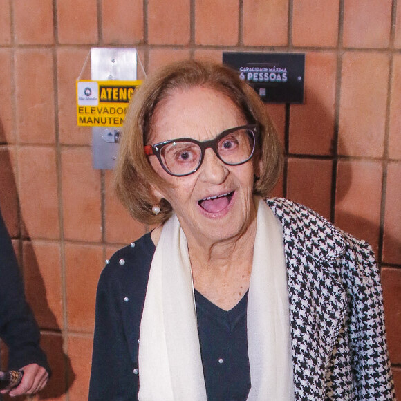 Laura Cardoso foi à premiação teatral em São Paulo