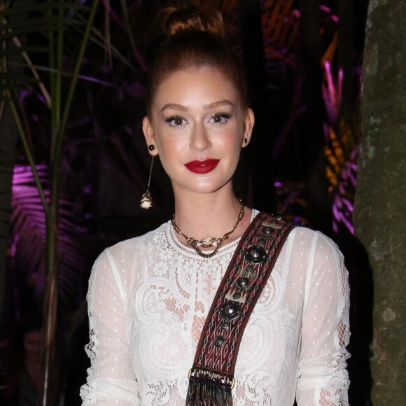 Marina Ruy Barbosa chora e lamenta morte de gata: 'Eu sabia que iria doer'