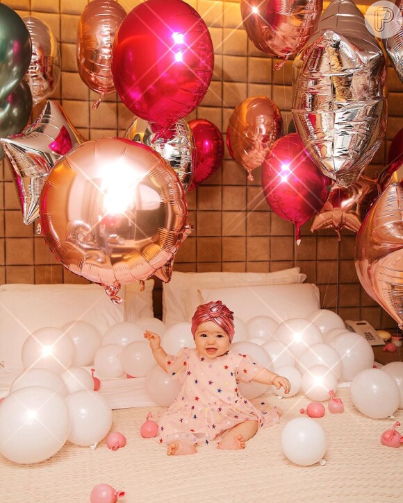 Sabrina Sato comemorou o oitavo mesversário de Zoe com bolo e balões