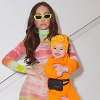 Bebê estilosa! Zoe usa pochete grifada de R$ 3200 em foto com Sabrina Sato