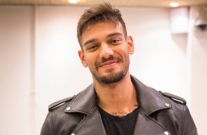 Lucas Lucco destaca apoio da namorada após cirurgia: 'Segurou minha mão'
