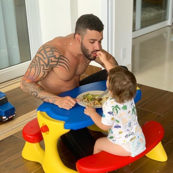 Gusttavo Lima comeu com o filho Gabriel nesta quarta-feira, 7 de agosto de 2019