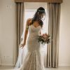 Vestido de noiva usado é sustentável. Este é bordado em perolas e renda e sai por R$ 3.400 no enjoei.com.br