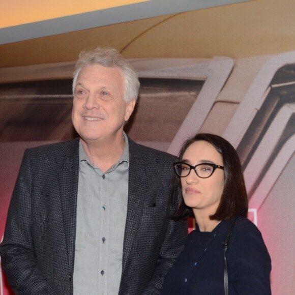 Pai pela sétima vez, Pedro Bial acompanhou a mulher grávida, Maria Prata, em pré-estreia de filme