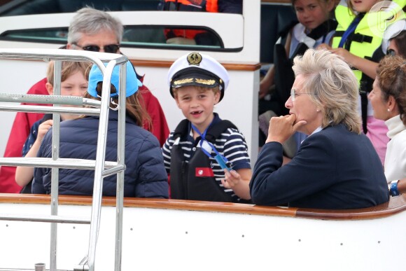 George, filho mais velho de Kate Middleton e Príncipe William, apareceu sem os dois dentinhos da frente e usando um chapéu de marinheiro
