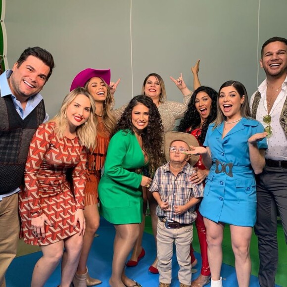 Simone e Simaria posam com Marilia Mendonça, Géssica Kayane e mais convidados para o novo clipe