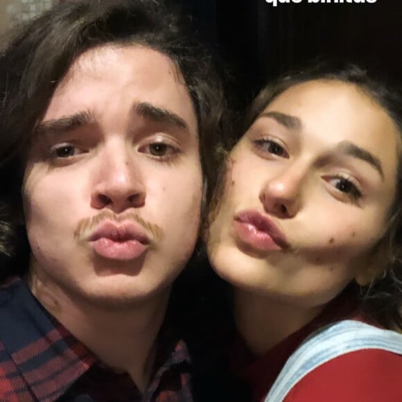 Sasha Meneghel viaja com João Figueredo, amigo de Priscila Alcântara e Bruna Marquezine, à Angola