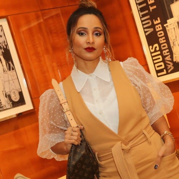 Thaíssa Carvalo aposta em look romântico de grife para lançamento de livro de Fernando Torquatto nesta quarta-feira, dia 14 de agosto de 2019