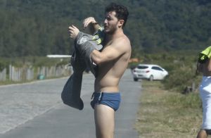 Que dupla! Klebber Toledo e Enzo Celulari surfam juntos em praia do Rio. Fotos