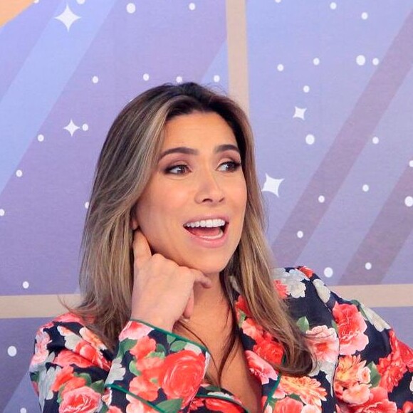 Patricia Abravanel queria ter um 4º filho: 'Se tivesse certeza que viria uma menina, juro que teria mais um bebê (...). O Fábio (Faria, marido) bateu o martelo e não quer mais filhos, pois cinco pessoas na família é um ótimo número e cabe no carro'