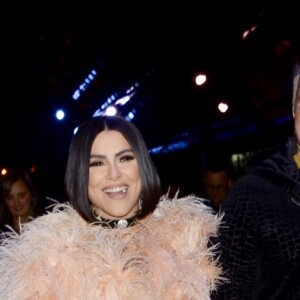 Cleo combina look com gargantilha preta  para o Festival de Cinema de Gramado neste domingo, dia 18 de agosto de 2019