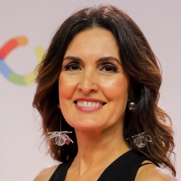 Fátima Bernardes dançou música de Anitta em aula com Justin Neto