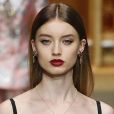 Maquiagem para noite: batom vermelho e delineado são ótima opção para qualquer mulher