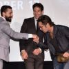 Brad Pitt beijou a mão de Shia LaBeouf após elogiar o desempenho do ator no filme 'Corações de Ferro'