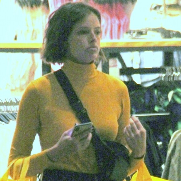 Agatha Moreira, a Josiane de 'A Dona do Pedaço', vai às compras no shopping Village Mall, no Rio de Janeiro, nesta quinta-feira, 28 agosto de 2019