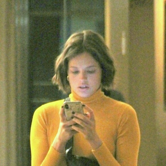 Agatha Moreira, a Josiane de 'A Dona do Pedaço', lista queridinhos do closet: 'Camiseta, jeans e tênis'