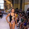 Sasha Meneghel desfila pela Água de Coco apresentando as tendências de moda-praia do verão 2020