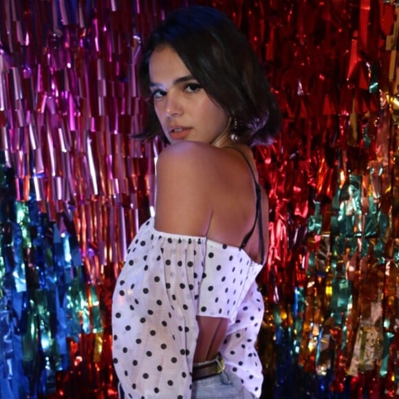 Bruna Marquezine apareceu em pose divertida com Rapha Gonçalves, Priscilla Alcântara e Alyne Alcântara