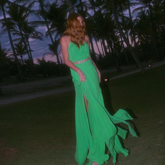 Marina Ruy Barbosa, na festa pré-wedding de amigos, usou longo verde