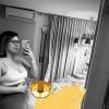 Marília Mendonça acariciou a barriga de gravidez em vídeo no Instagram nesta segunda-feira, 2 de setembro de 2019