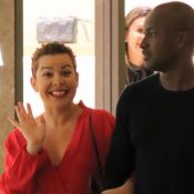 Fernanda Souza usa macacão frentista e tiara de pedras em passeio com Thiaguinho