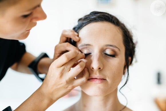 Maquiagem para casamento de dia: cílios postiços realçam o olhar e são bem-vindos para madrinhas e convidadas
