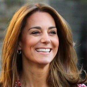 Kate Middleton aposta em vestido floral para 1º dia da filha na escola nesta quinta-feira, dia 05 de setembro de 2019