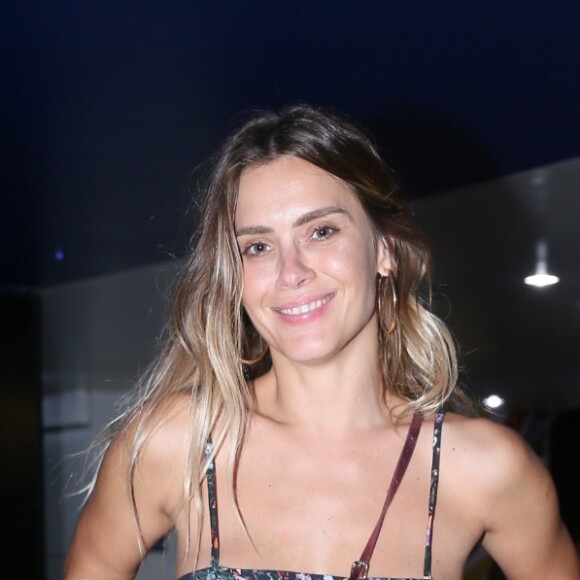 Carolina Dieckmann estimula seguidores a levantar da cama em foto publicada nesta quinta-feira, dia 05 de setembro de 2019