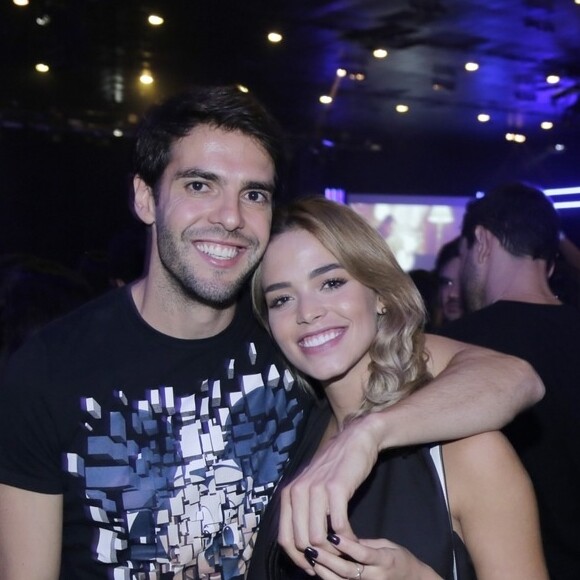 Carol Dias adiantou detalhe de seu vestido de noiva para casamento com Kaká: 'Romântico, apesar de fashion'