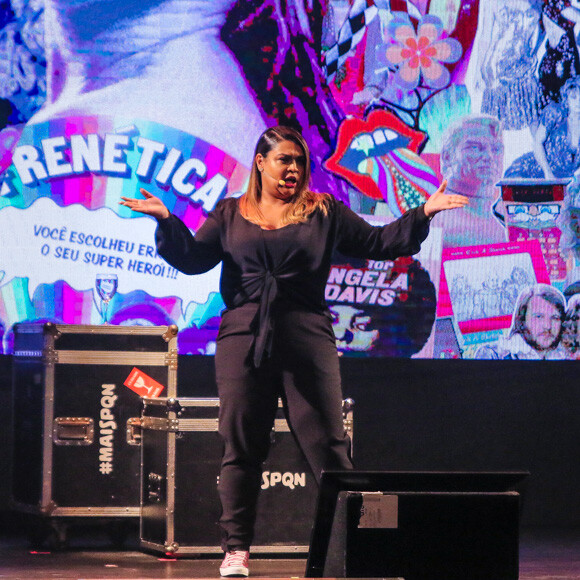 Preta Gil apresenta seus maiores sucessos, como 'Sinais de Fogo' e 'Vá se Benzer', além de incluir outros sucessos em seu repertório em São Paulo