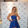 Giovanna Ewbank usa vestido azul e deixa pernas à mostra em evento de moda em São Paulo