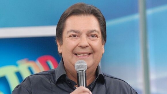 Fausto Silva usa blusa repetida no 'Domingão do Faustão' e web ri: 'Zoada'
