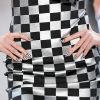 Unhas para verão: quadriculado preto e branco foi escolha da grife Christian Cowan na London Fashion Week 2020