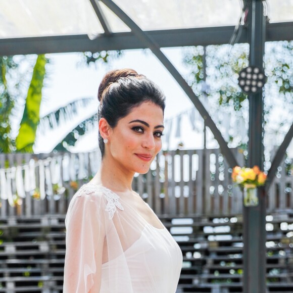 Novela 'Órfãos da Terra': vestido de noiva de personagem de Carol Castro tem shape fluido em casamento com papel de Bruno Cabrerizo