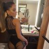 A cantora Anitta escolheu um hot pant fio-dental para a apresentação no México