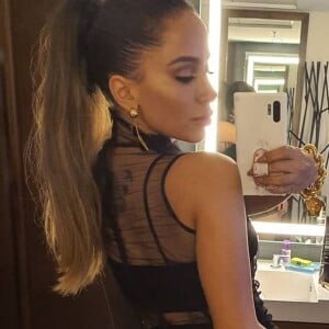 Anitta usa look preto com transparência em show no México, na noite de sábado, dia 22 de setembro de 2019